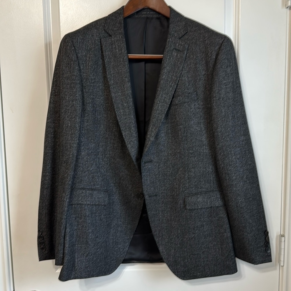 Like New Hugo Boss Men’s Charcoal Grey Wool Suit